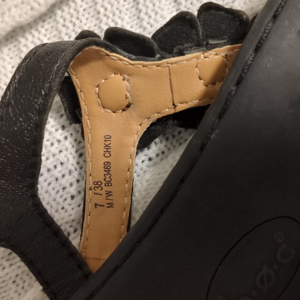 Stylish Black B.O.C. Slingback Sandals with Leather Floral Accent & Insole - EUC - Picture 9 of 12